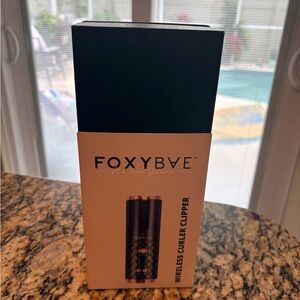 FoxyBae Black Wireless Curler Clipper